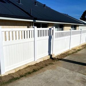 थोक 6x8 फीट उच्च गुणवत्ता वाले सफेद pvc विनाइल प्लास्टिक गोपनीयता गार्डन बाड़ पैनल 3 डी मॉडलिंग पोस्ट स्ट्रिप के साथ शामिल - Product Image 6