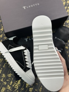 Sneakers in Tela Stile Street Fashion - Scarpe Leggere e Traspiranti con Lacci e Opzioni di Personalizzazione del Marchio - Product Image 2
