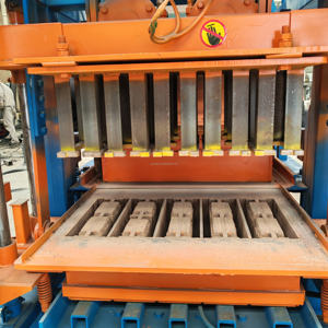 Máquina Automática para Fabricar Ladrillos 4-25: Reduce Costos Laborales, Maximiza las Ganancias de tus Bloques de Hormigón - Product Image 5