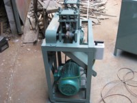 Machine automatique de fabrication de tiges rondes en bois / Machine de fabrication de manches de balais en bois