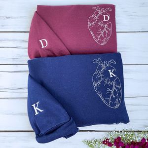 Corazón anatómico Invierno 3D Lentejuelas Sudadera o Sudadera con capucha Regalo bordado personalizado para parejas Día de San Valentín - Product Image 5