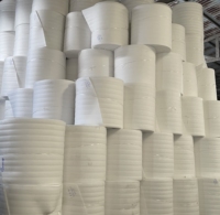 Utilisation de rouleau de mousse EPE blanc écologique pour la sous-couche de sol prix bon marché et vente en gros en vrac du Vietnam