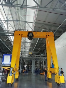 מנוף גשר נייד כבד 50 טון עם צמיגי גומי, מנוע PLC, תיבת הילוכים, הרמה חשמלית, גובה הרמה 10 מטר, שלט רחוק, היגוי 4 גלגלים - Product Image 5
