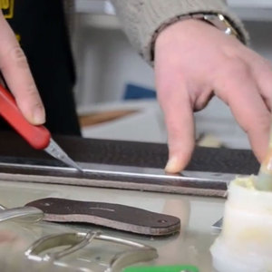 Cintura da uomo in vera pelle con stampa coccodrillo personalizzata di alta qualità realizzata in Italia con elegante fibbia in ferro resistente - Product Image 5
