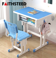 Bureau d'écolier avec chaise, dossier ventilé et plateau à crayons, hauteur réglable pour l'étude en classe