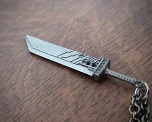 Collana con Ciondolo Spada Buster di Cloud da Final Fantasy VII Remake in Argento Sterling 925 - Product Image 1
