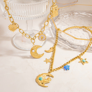 Collier en acier inoxydable avec pendentif lune et étoile, plaqué or 18 carats, chaîne claviculaire pour femme, à porter au quotidien - Product Image 1