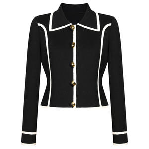 Conjunto de Pantalones Anchos de Punto con Ribete en Contraste para Mujer - Traje Formal de 2 Piezas con Botones Dorados - Product Image 6