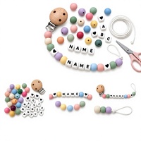 Kit de perles en silicone DIY en gros avec lettres de l'alphabet et attaches-sucettes en bois pour créations artisanales