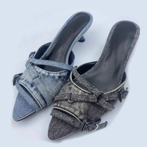 Sandalias de tacón bajo de mezclilla para mujer, con punta abierta, tiras cruzadas, para oficina, tipo mules con punta en pico - Product Image 3