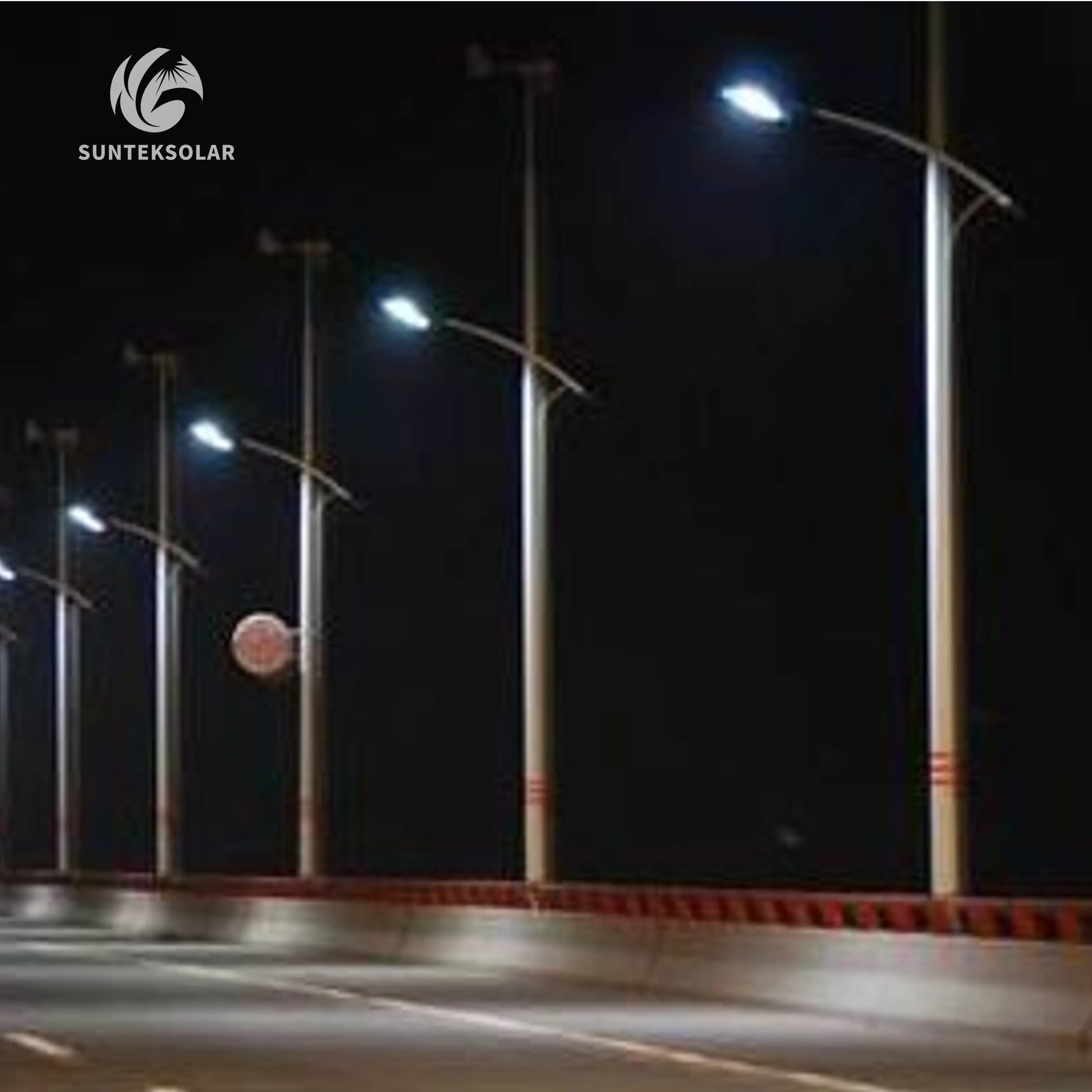 Lampu Jalan tenaga surya garansi 5 tahun dalam satu lampu jalan LED tenaga surya dengan tiang IP67 terintegrasi semua 60w 80w 100w 120w