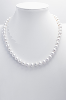 Le collier/collier ras du cou en perles d'eau douce Edison Aurora est un cadeau incontournable.