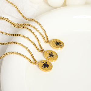 Collier <span class=keywords><strong>personnalisé</strong></span> en acier inoxydable plaqué or 18 carats avec pendentif en forme d'étoile, de constellation, de <span class=keywords><strong>horoscope</strong></span>, de serpent, d'araignée, d'octopus, d'abeille - Product Image 4