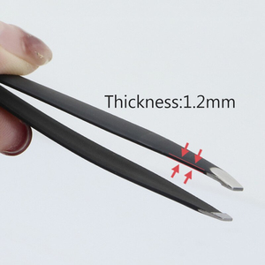 Pince à épiler inclinée à pointe plate en acier inoxydable noir, outil de modelage des sourcils pour salon de beauté et usage personnel - Product Image 3