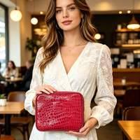 Sac de voyage classique personnalisé en cuir de crocodile, sac à cosmétiques imperméable bordeaux, sacs de toilette pour soins de la peau avec fermeture éclair dorée