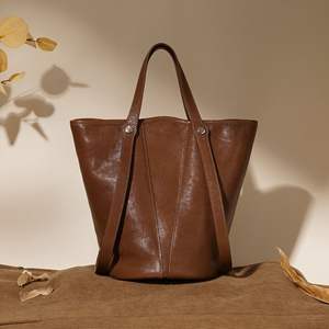 Top Layer Cowhide Handbag for <b>Carrying</b> Water Women's 2026 New Model Simple Handbag with Shoulder <b>Strap</b> and Crossbody Design - Product Image 3