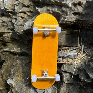 Vente en gros de fingerboards professionnels à axe unique en bois d'érable 34*96 mm 32*96 mm, mini-skateboards avec roues CNC - Product Image 1