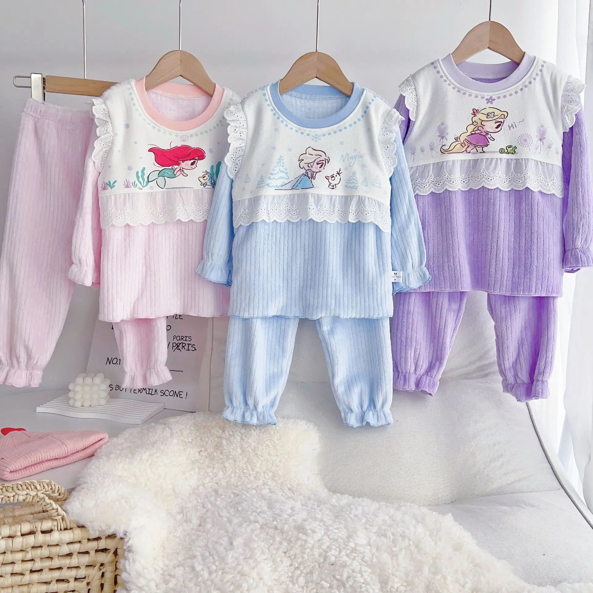 Pijamas de franela para niña, ropa cálida y gruesa para el hogar, traje de decoración de encaje, traje bonito, novedad de otoño e invierno