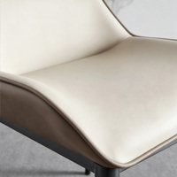 Chaise de salle à manger moderne de luxe léger, chaise latérale ergonomique à dossier incurvé en cuir PU avec pieds en acier carbone