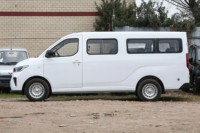 Vente en gros de fourgonnettes électriques légères 9 places Wuling Yangguang 3050mm 136PS 440km d'autonomie, version passagers, en vente