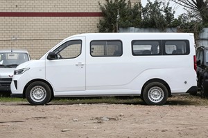 Vente en gros de fourgonnettes <span class=keywords><strong>électrique</strong></span>s légères 9 places Wuling Yangguang 3050mm 136PS 440km d'autonomie, version passagers, en vente - Product Image 4