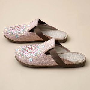 2026 New Four Season Chinese Style Embroidered Closed Toe Women Slippers Non Slip Indoor Outdoor Home Shoes - Product Image 2