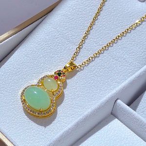 Collana corta con ciondolo a forma di zucca verde, regalo retrò da donna per tutti i giorni - Product Image 5