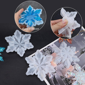 Moules en silicone 3D en forme de flocon de neige pour la fabrication de bijoux, pendentifs et décorations de Noël DIY - Product Image 4