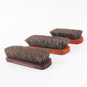Cepillo para zapatos de pelo de caballo con mango de madera de haya para pulir y descontaminar cuero y gamuza, tamaños grande y pequeño - Product Image 3