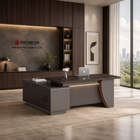 Bureau de direction de luxe, table moderne pour manager avec armoire de rangement pour espace de travail professionnel