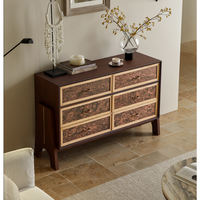 Commode moderne à six tiroirs, fabriquée en chêne rouge massif, avec des accents de motifs créatifs, pour le salon ou la chambre à coucher