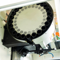 Centre d'usinage vertical CNC 5 axes haute précision BT40, grande fraiseuse CNC VMC1370 avec commande GSK, automatique et robuste