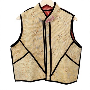 เสื้อกั๊กสั้นทำมือจากอินเดีย ยี่ห้อ WOODEN BLOCK CRAFT  รักษ์โลก  คอวี  ติดกระดุม  ตกแต่งผ้าแบบ Patchwork  เสื้อกั๊กผู้หญิง  ผ้าฝ้ายระบายอากาศได้ดี - Product Image 1
