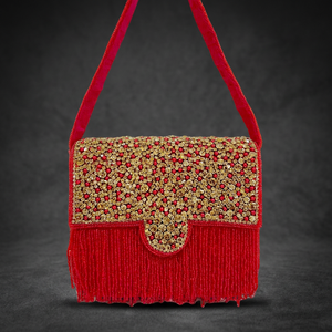 Sac de soirée élégant rouge perlé avec fermeture à rabat doré scintillant et détail à franges pour les soirées - Product Image 3