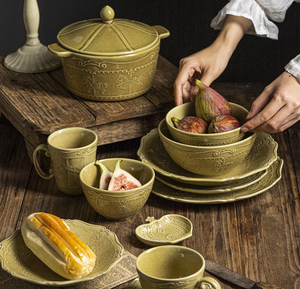 Service de table personnalisé en porcelaine gaufrée Carrousel, assiettes, bols et tasses en céramique durables pour la vente en ligne et les cadeaux - Product Image 6