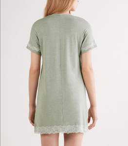 Robe de nuit d'été en viscose à manches courtes et bordure en dentelle - Product Image 4