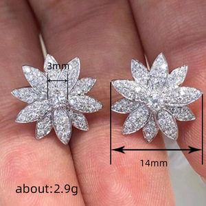 Set di gioielli floreali per donna, collana, orecchini, regalo per l'uso quotidiano - Product Image 6