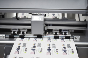 <span class=keywords><strong>Plotter</strong></span> <span class=keywords><strong>de</strong></span> Vinilo Anycut ZKST350 Económico, Motor Paso a Paso <span class=keywords><strong>de</strong></span> Cabezal Único, Fuerza <span class=keywords><strong>de</strong></span> Corte <span class=keywords><strong>de</strong></span> 2000g, Ancho <span class=keywords><strong>de</strong></span> Corte <span class=keywords><strong>de</strong></span> 330mm (4.3 Pulgadas) - Product Image 4