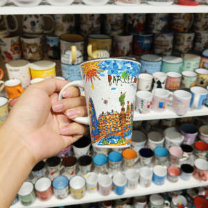 Taza <span class=keywords><strong>de</strong></span> cerámica con diseño <span class=keywords><strong>de</strong></span> mosaico <span class=keywords><strong>de</strong></span> la Sagrada Familia <span class=keywords><strong>de</strong></span> <span class=keywords><strong>Barcelona</strong></span> y Gaudí, con asa y cuchara a juego, para regalo y recu - Product Image 2