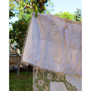 Tissu de rideau en lin et dentelle de Burano de couleur beurre époustouflant par Annacremona - Product Image 3