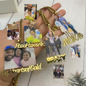 <span class=keywords><strong>Collana</strong></span> <span class=keywords><strong>con</strong></span> <span class=keywords><strong>Proiezione</strong></span> del Nome Personalizzato in Acciaio Inossidabile Argento e Oro <span class=keywords><strong>con</strong></span> Catena Cubana, Perle, Diamanti e Zirconi per Matrimoni - Product Image 3