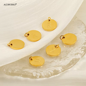 Disco con Letras del Alfabeto de 12 mm |   Colgante Redondo de Acero Inoxidable con Baño de Oro PVD de 18K y Letra Inicial Grabada para la Creación de Joyas - Product Image 6