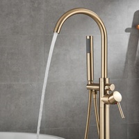 Robinet de baignoire autoportant en or brossé