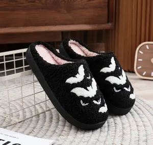 Pantuflas de Halloween con Diseño de Murciélago Bordado, Pantuflas de Felpa Cómodas de Algodón, Pantuflas Personalizadas Cálidas para Interiores para <span class=keywords><strong>Hombre</strong></span> - Product Image 4