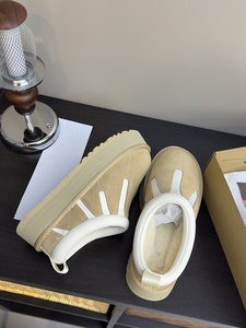 Botas de Nieve para Mujer de Alta Calidad con Nuevo Diseño 2026 - Pantuflas de Lana Cálidas de Lujo UGGSS - Product Image 3