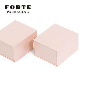 Caja de embalaje para anillos FORTE, duradera, de cuero sintético de lujo, hecha a mano, con forro de terciopelo. - Product Image 2