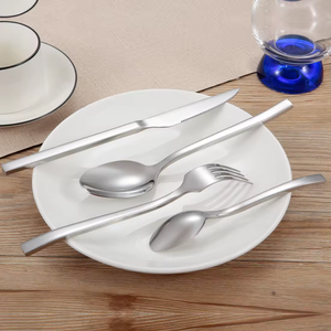 Fabricante de <span class=keywords><strong>China</strong></span>, venta al por mayor, precio bajo, cubiertos de lujo, 24 Uds., juego de cubiertos de acero inoxidable con estuche - Product Image 2