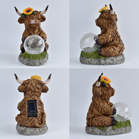 Statue de nain créative en résine Vache des Highlands avec lumière solaire, décoration extérieure pour la maison, motif animal fait main, objet de collection religieux