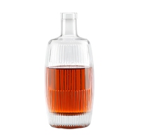 Bouteille en verre côtelée de 500 ml en forme de baril, bouteille de rhum ronde à rayures verticales avec bouchon en liège pour jus de fruits, boissons et spiritueux