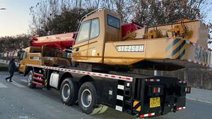 Grue de camion mobile STC250 de marque supérieure avec une capacité de 25 tonnes 90% nouvelle grue de camion Sany d'occasion vente de composants de noyau de boîte de vitesses de moteur - Product Image 3